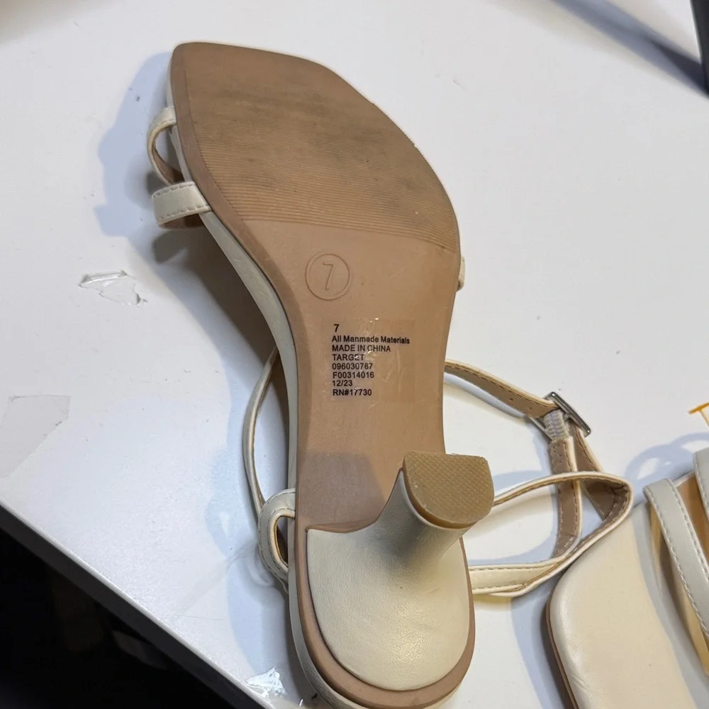 A New Day Women's Beige Strappy Sandals size 7 - Picture 3 of 6